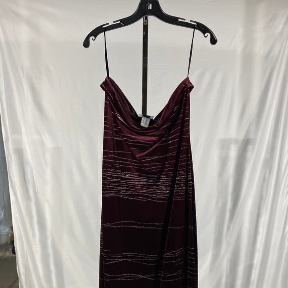 THS - Dress - Picture 1 of 6